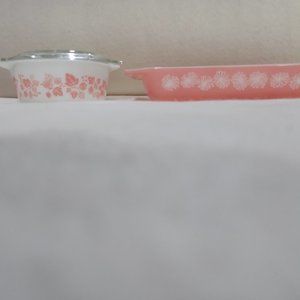 pyrex gooseberry casserole, daisy baking dish